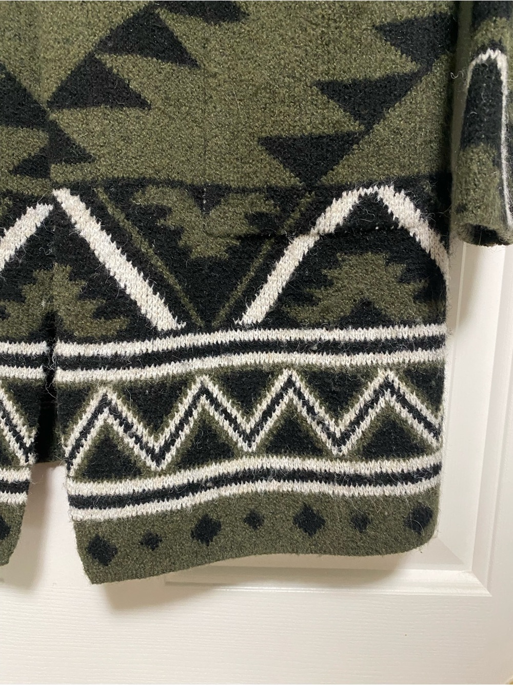 Stylish FRYE Olive & Black Aztec Open-Front Cardigan with Patterned Hem - Picture 5 of 8